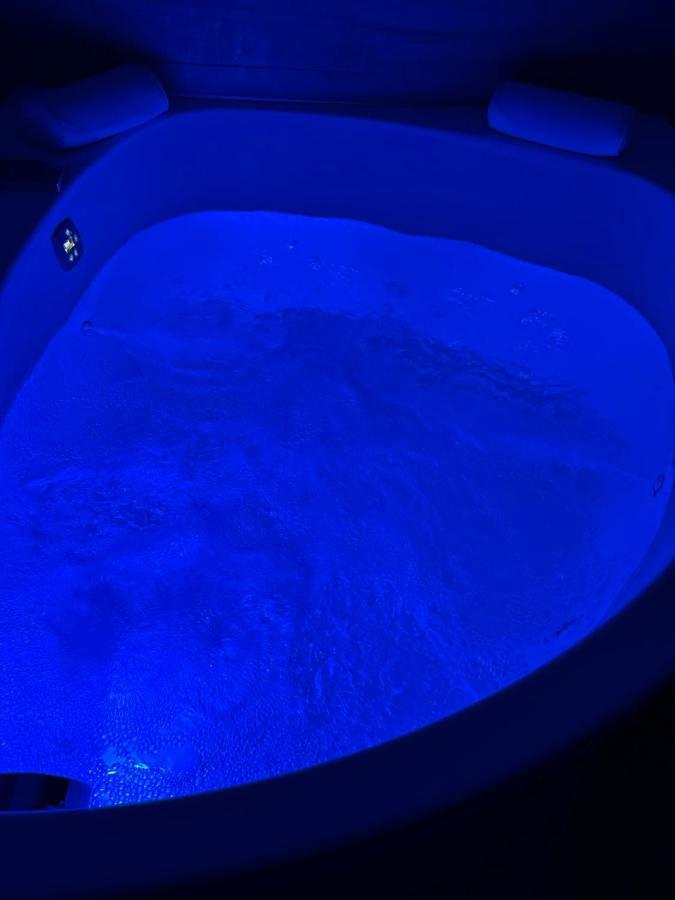 Luxury Apartment With Jacuzzi Santiago de Compostela Zewnętrze zdjęcie